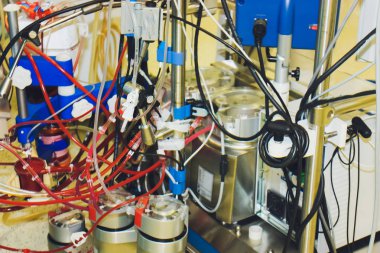 Yapay kan dolaşımını aparatı tiyatrodan kalp ameliyatı sırasında gelişmiş.