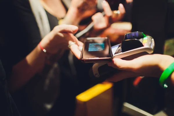 Wireless payment for buying a smartphone in the store through the payment terminal.