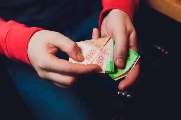 Men 's hands count the Russian money close up . — стоковое фото