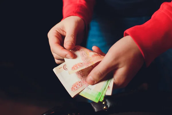 Men 's hands count the Russian money close up . — стоковое фото