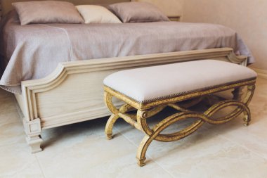 Chaise Ottoman, Swoop modüler oturma ile kullanılan gri Osmanlı, Ingot Ottoman.