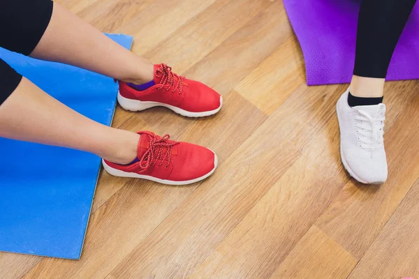 Fitness, sport, training, gym and lifestyle concept - group of women working out in gym. — Stock Photo, Image