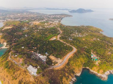Phuket, Tayland phomthep veya Promthep mağara simgesi. Phuket Phromthep mağara görünüm noktası drone kamera havadan görünümü.
