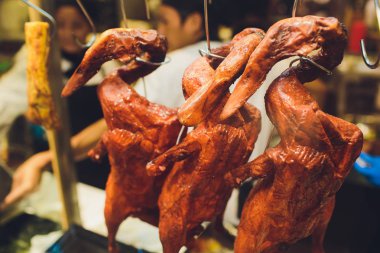 Ördek Tayland Çin pazarında Satılık kavrulmuş.