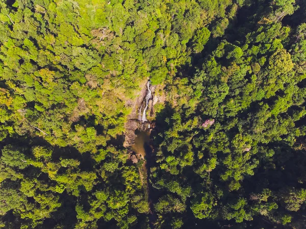 Cascata di Tam Nang, Parco nazionale dello Sri Phang-Nga, distretto di Takuapa, Phang-Nga, Thailandia. — Foto Stock