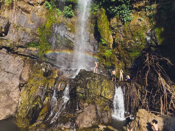 Phang-Ng, Tailândia, 2 de março de 2019: Cachoeira Tam Nang, Parque Nacional Sri Phang-Nga, Distrito de Takuapa, Phang-Nga, Tailândia . — Fotografia de Stock