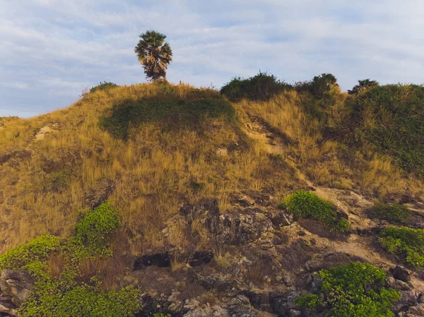 Phomthep lub Promthep ikona jaskini Phuket, Tajlandia. Widok z lotu ptaka z kamery Drone z punktu widzenia jaskini Phromthep w Phuket. — Zdjęcie stockowe