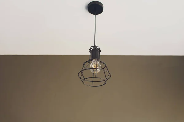 Lampada a incandescenza retrò in stile loft moderno, lampada da parete moderna. orizzontalmente . — Foto Stock