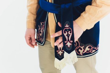 Ulusal Başkir kostümleri. Rusya halkı. Beyaz arka plan stüdyosu üzerinde Tatars.