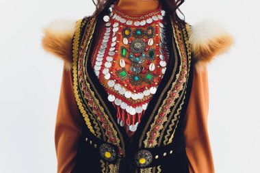 Ulusal Başkir kostümleri. Rusya halkı. Beyaz arka plan stüdyosu üzerinde Tatars.