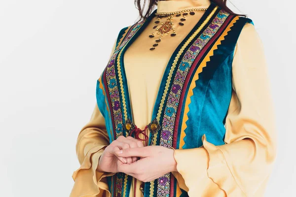 Trajes nacionales Bashkir. pueblos de Rusia. Tártaros en estudio de fondo blanco . — Foto de Stock