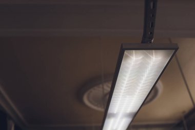 Temiz modern beyaz tıbbi iç arka plan, öğretim, kimyasal veya araştırma odası.