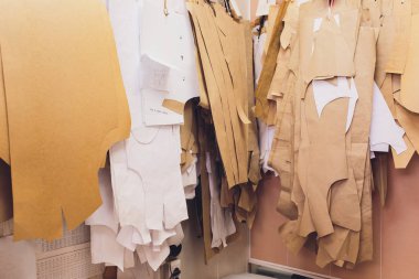 Makas ve doku kağıdı deseni, görünmez logolar vb.