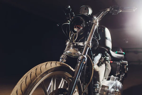 Man fixing bike. Confident young man repairing motorcycle near his garage. replacement lamp in the headlamp — Stock Photo, Image