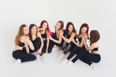 Bazı dinlenmek ile eğitim sonra stüdyoda poz inanılmaz vücut ile fitogirl.