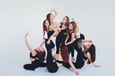 Bazı dinlenmek ile eğitim sonra stüdyoda poz inanılmaz vücut ile fitogirl.