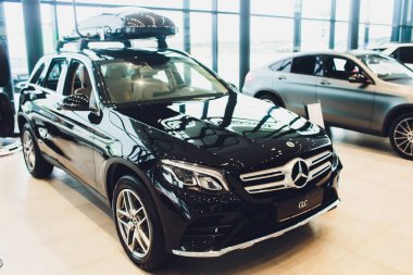 Ufa, Rusya-23 Aralık 2018: metalik siyah Mercedes Benz GLC 250D 4MATIC.