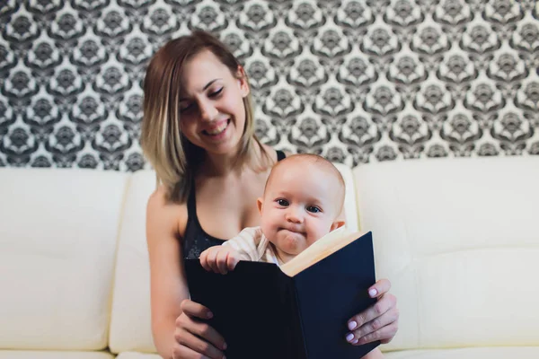 Young mother with her baby over white. — Stock Photo, Image