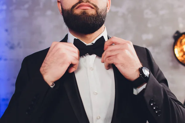 Portrait of handsome stylish man in elegant black suit. — Stock Photo, Image