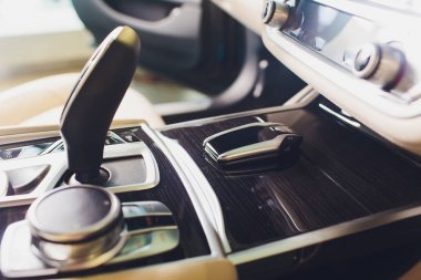 Ekran anahtarı Oto Kiralama Satış Bayi Ajansı. Otomobil satın alma konsepti.