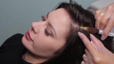 Trombosit zengin plazma enjeksiyon prosedürü. Saç büyüme stimülasyon. PRP tedavisi işlemi.