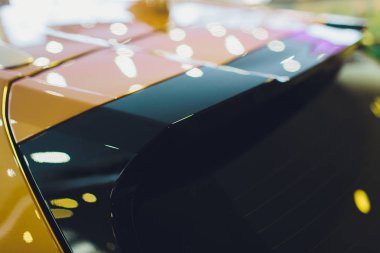 bir Sportscar arka spoiler. Kompakt crossover.