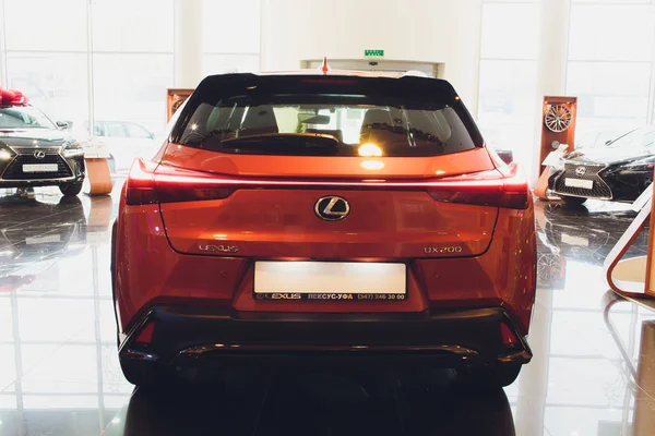 Ufa, russland, lexus shop, 23. januar 2019: Seitenansicht des weißen lexus ux compact crossover. — Stockfoto