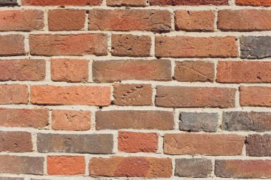 Ev yapımı için kullanılan rustik tuğla duvar.