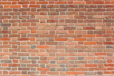 Ev yapımı için kullanılan rustik tuğla duvar.