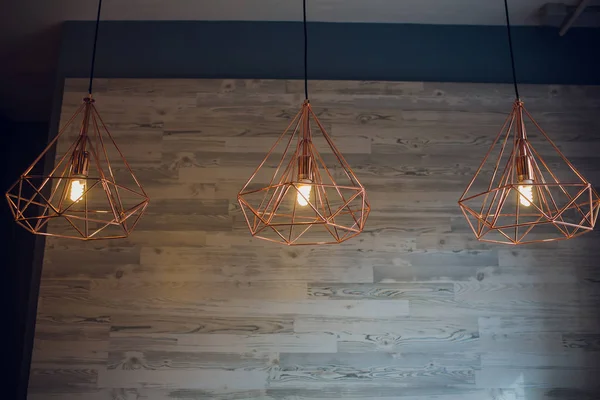 Retro glöd lampa i en modern loft stil, vägg lampa modern. Horisontellt. — Stockfoto