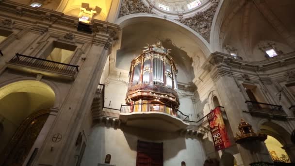 Tabarca Island, Costa Blanca, Alicante, Espagne - 03 10 2018. Un petit orgue d'église dans une église anglaise rurale . — Video