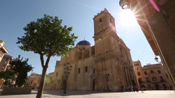 Alicante, Spagna, 12 dicembre 2018: Bella strada nella città di Alicante, Costa Blanca, Spagna . — Video Stock