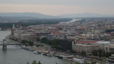 Budapeşte şehrinin yukarıdan görünümü.