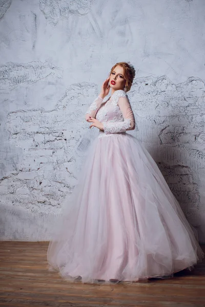 Mariée robe de mariée blanche mariage amour femme fille . — Photo