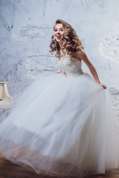 Mariée robe de mariée blanche mariage amour femme fille . — Photo