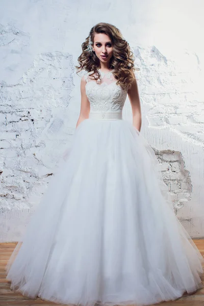 Mariée robe de mariée blanche mariage amour femme fille . — Photo