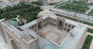 Aerial cityscape Registan Meydanı eski Özbek mimarisini keşfetmek ve büyük mozaik süslemeleri, Semerkant, Özbekistan zevk için en iyi yerdir.