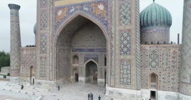 Aerial cityscape Registan Meydanı eski Özbek mimarisini keşfetmek ve büyük mozaik süslemeleri, Semerkant, Özbekistan zevk için en iyi yerdir.