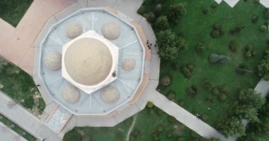 Aerial cityscape Registan Meydanı eski Özbek mimarisini keşfetmek ve büyük mozaik süslemeleri, Semerkant, Özbekistan zevk için en iyi yerdir.