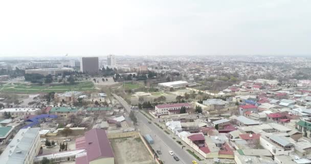 Aerial cityscape The Registan Square is the best place to discover the old Uzbek architecture and to enjoy the great mosaic decorations, Samarkand, Uzbekistan. — Stock Video