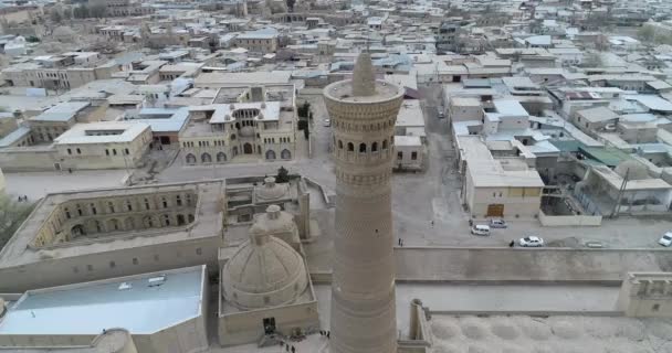 Den underbara insidan av kalon moskén Bukhara, Uzbekistan. Unescos världsarvs. — Stockvideo