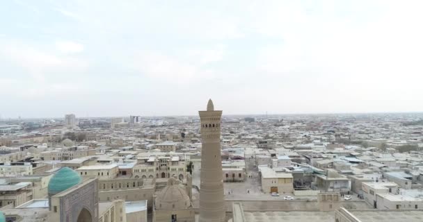 O maravilhoso dentro da mesquita Kalon Bukhara, no Uzbequistão. Património Mundial da UNESCO . — Vídeo de Stock