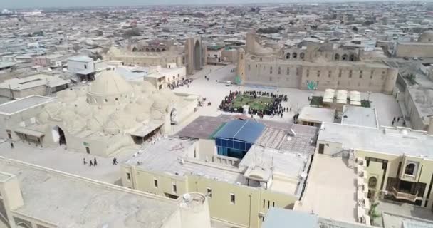 De prachtige binnenkant van de Kalon moskee Bukhara, Oezbekistan. UNESCO werelderfgoed. — Stockvideo