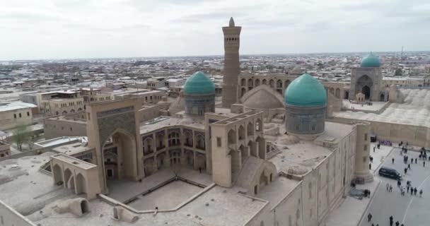 O maravilhoso dentro da mesquita Kalon Bukhara, no Uzbequistão. Património Mundial da UNESCO . — Vídeo de Stock