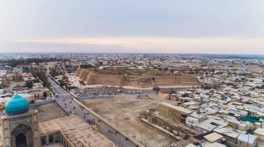 Hava Kunya-Ark kalenin yüksek kulesi, Itchan Kala surları ile çevrili - Khiva ortaçağ tahkimatı, Özbekistan.