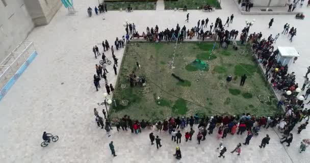 BUKHARA, UZBEQUISTÃO - OUTUBRO 8, 2018: Vista lateral sobre o mausoléu de Pahlavon Mahmud em Khiva, Uzbequistão Wrestling é sobre atividades culturais otomanas . — Vídeo de Stock