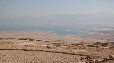 Masada, ne zaman? İsrail'in güney bölgesinde eski sur. İsrail'in Ölü Deniz bölgesinde Masada Milli Parkı. Masada kalesi.