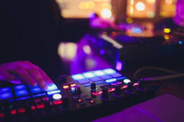 Dijital MIDI denetleyicisi panel renkli disko ışığı ile Dj açmak tablo konsol ses cihazı.