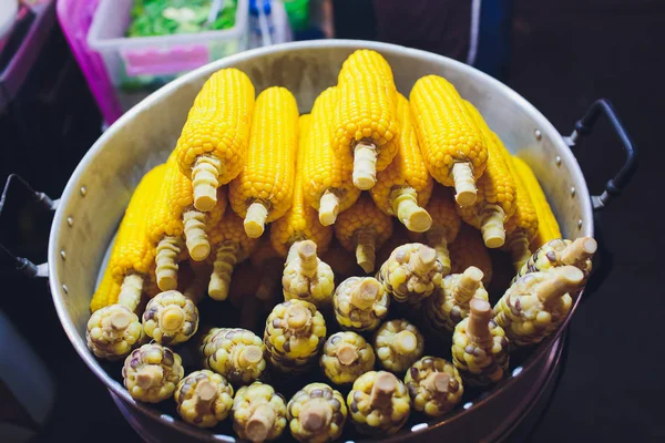 Yellow corn stew in a saucepan. Flavored dinner. — Stock Photo, Image