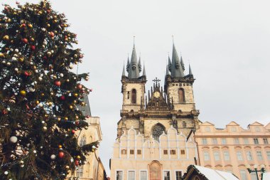 Prag, Çek Cumhuriyeti büyülü şehirde Noel ağacı.